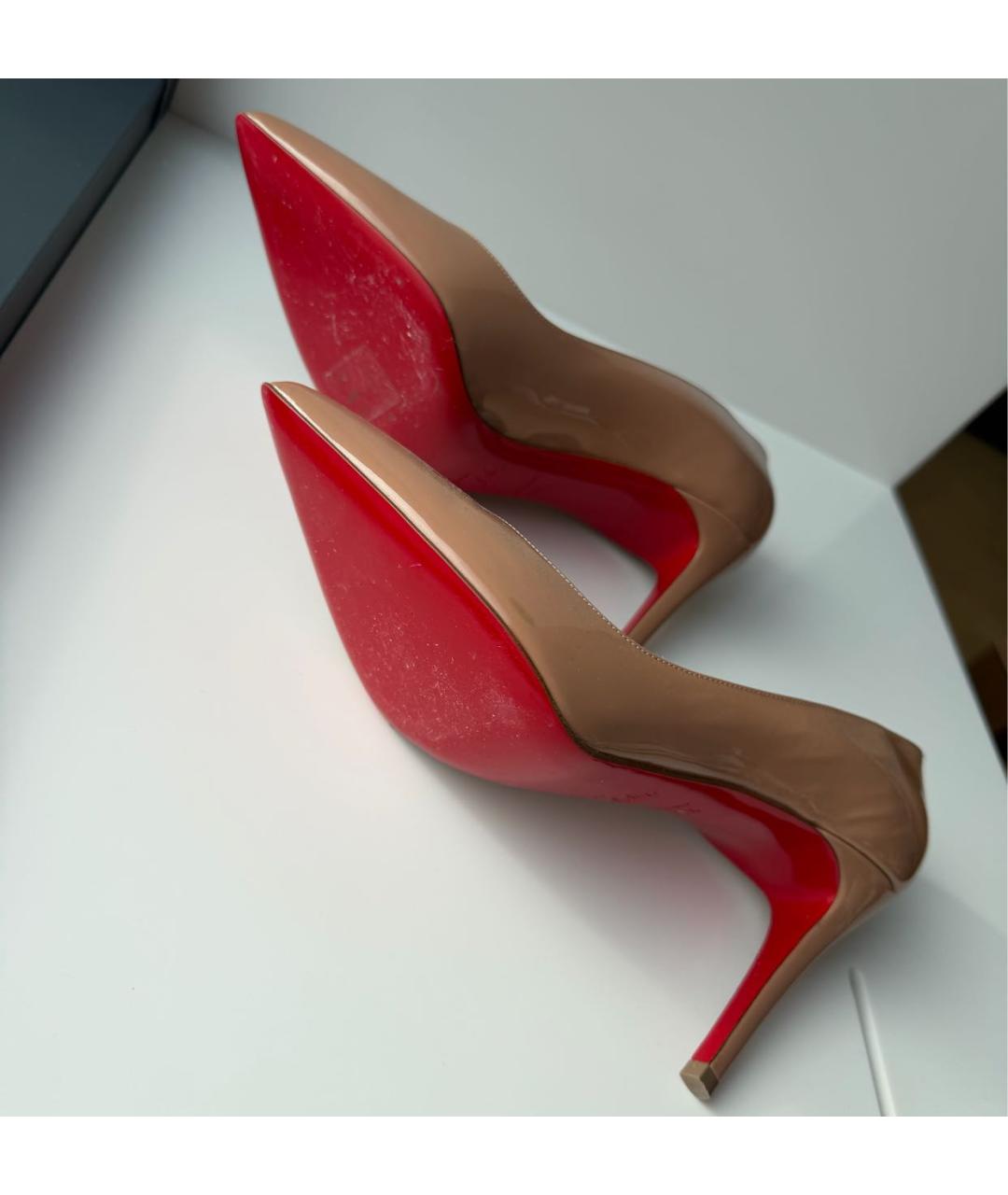 CHRISTIAN LOUBOUTIN Бежевые туфли из лакированной кожи, фото 3