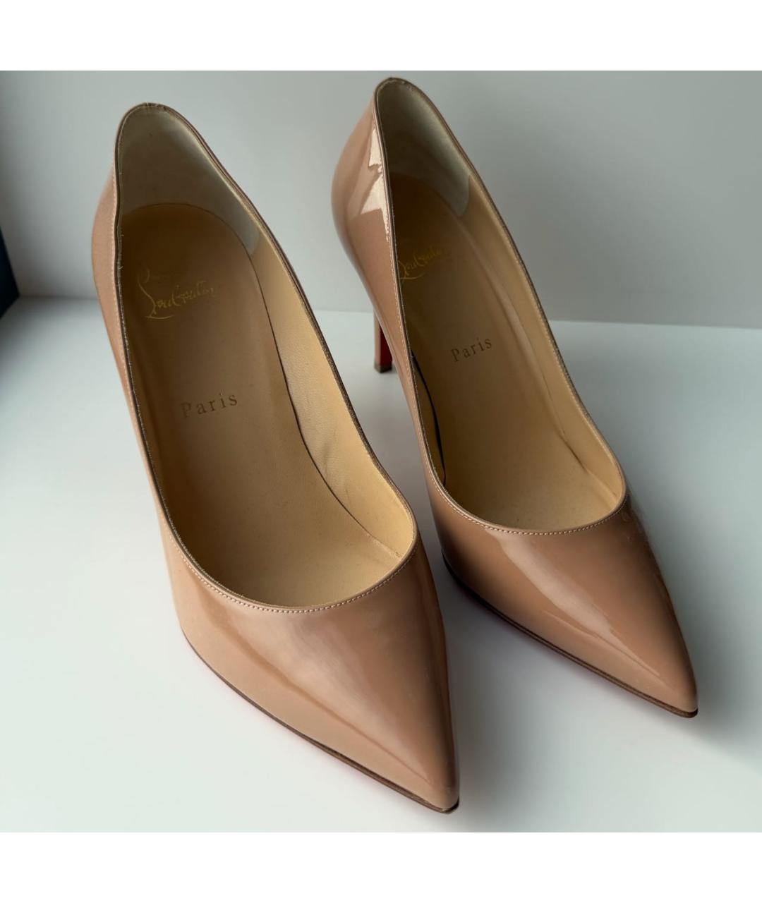 CHRISTIAN LOUBOUTIN Бежевые туфли из лакированной кожи, фото 6