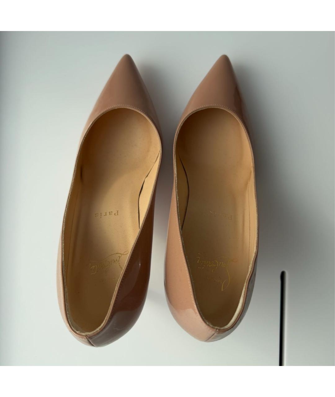 CHRISTIAN LOUBOUTIN Бежевые туфли из лакированной кожи, фото 4