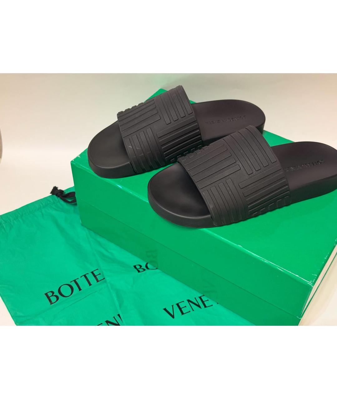 BOTTEGA VENETA Черные резиновые шлепанцы, фото 7