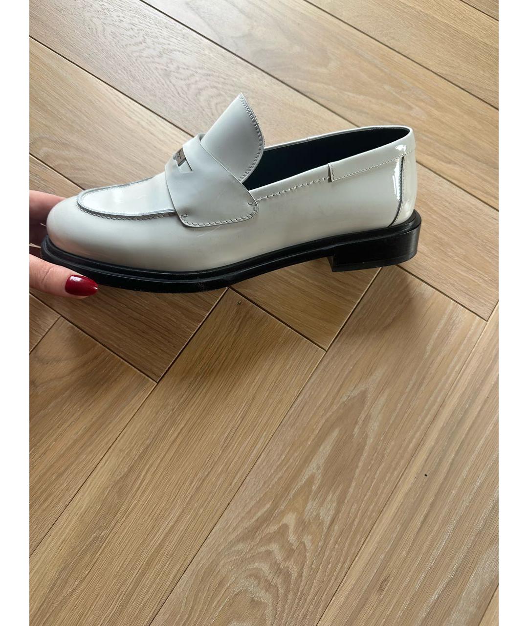 FERRAGAMO Белые туфли из лакированной кожи, фото 5