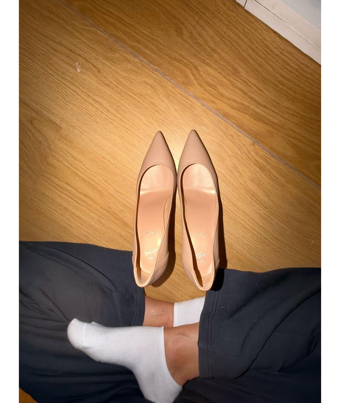CHRISTIAN LOUBOUTIN Бежевые кожаные туфли, фото 3