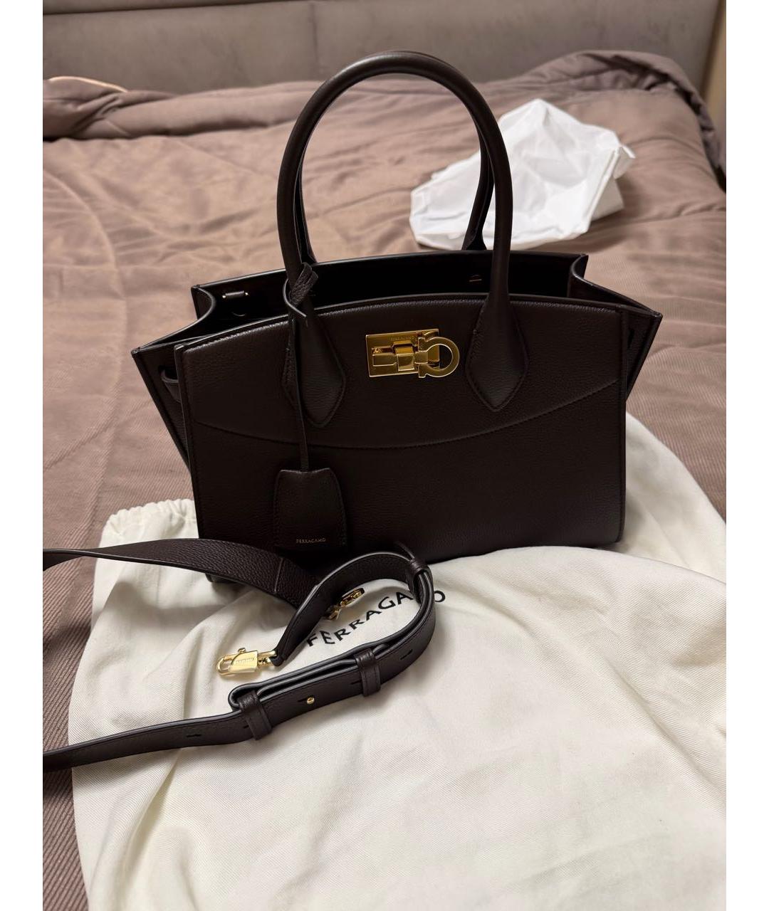 FERRAGAMO Коричневая кожаная сумка с короткими ручками, фото 2