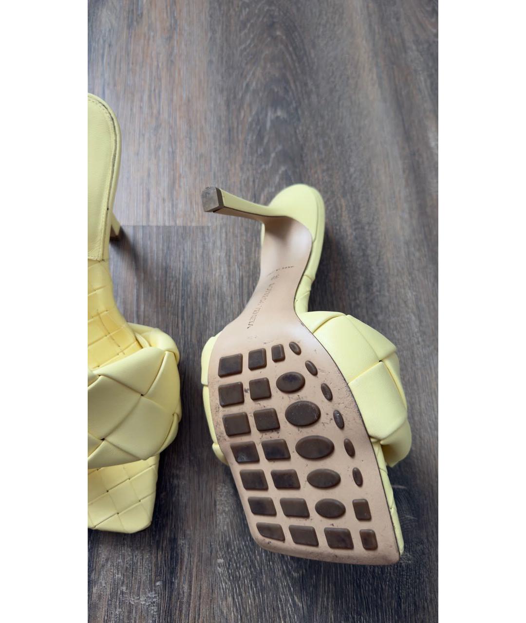 BOTTEGA VENETA Желтые кожаные мюли, фото 4