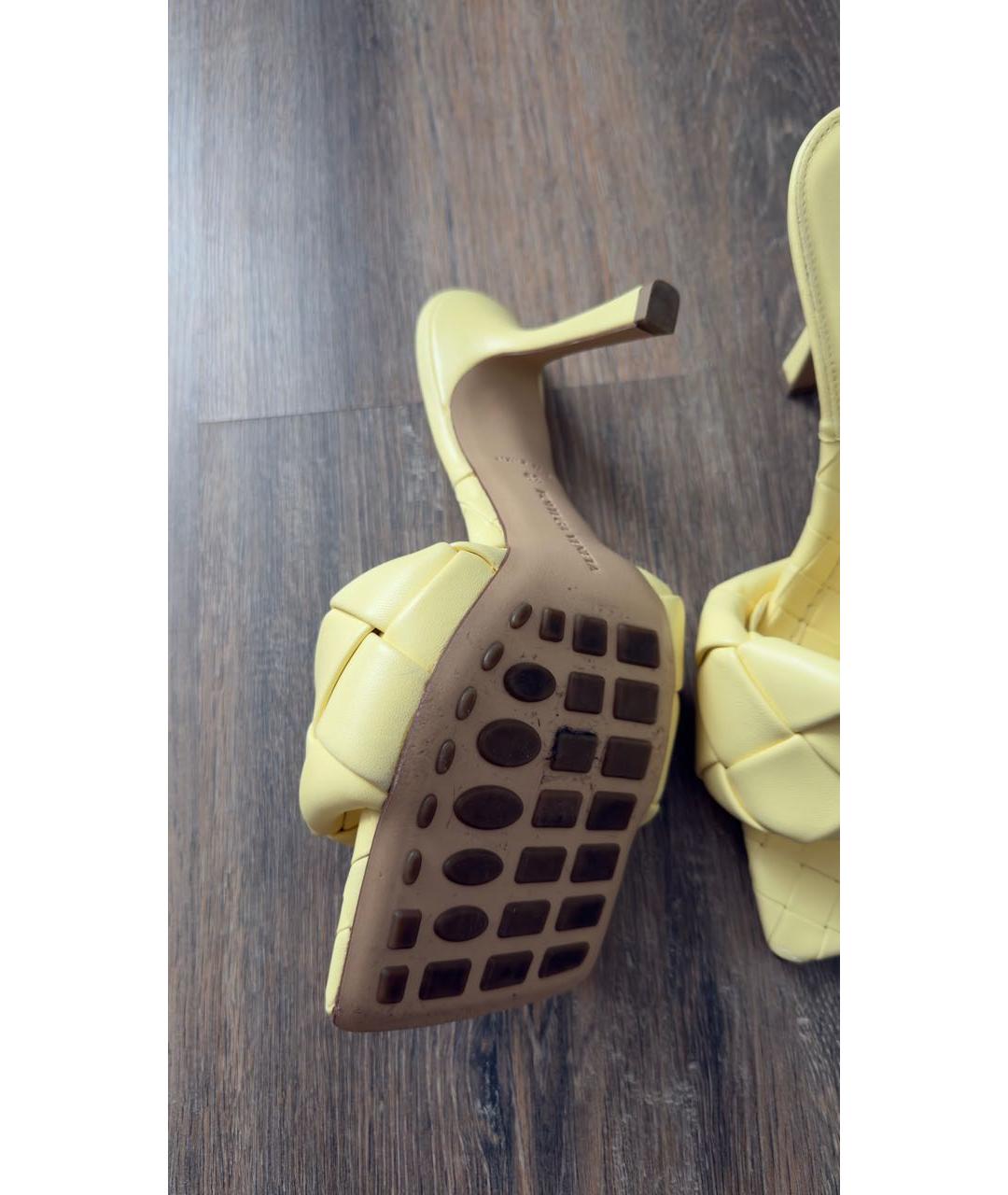 BOTTEGA VENETA Желтые кожаные мюли, фото 5