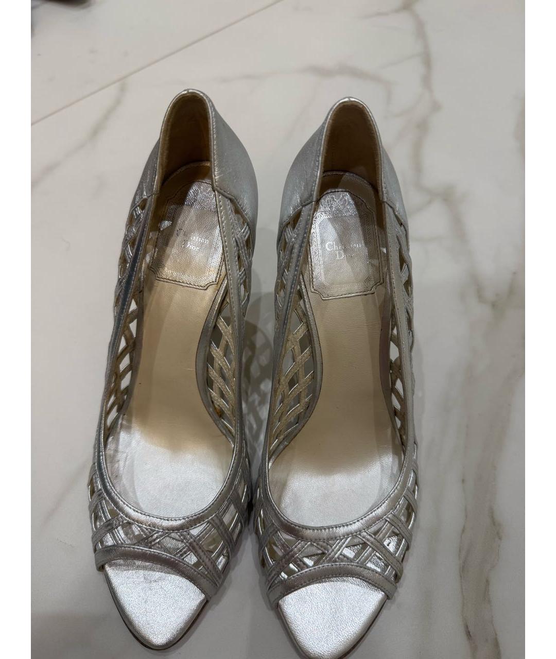 CHRISTIAN DIOR Серебряные кожаные босоножки, фото 2