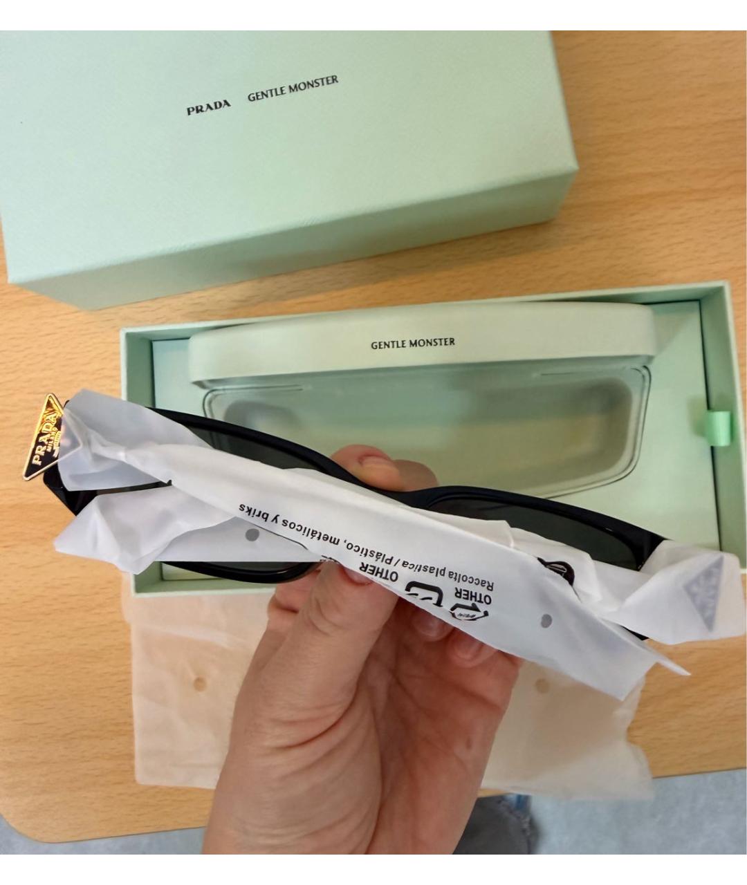 PRADA Черные пластиковые солнцезащитные очки, фото 2