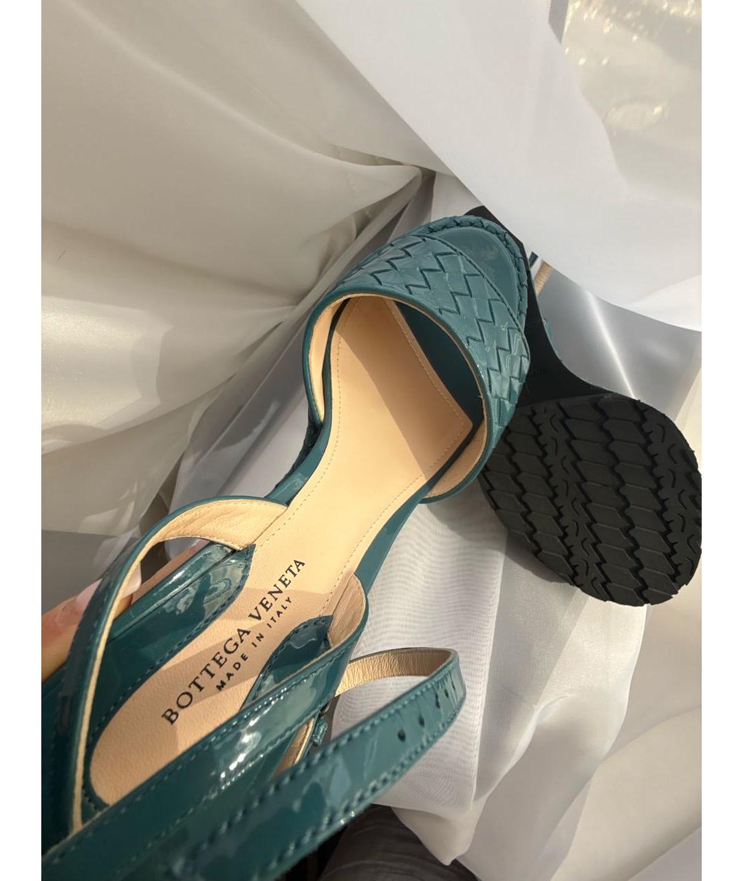 BOTTEGA VENETA Бирюзовые босоножки из лакированной кожи, фото 7