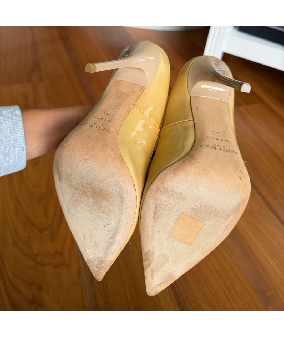 JIMMY CHOO Бежевые туфли из лакированной кожи, фото 4