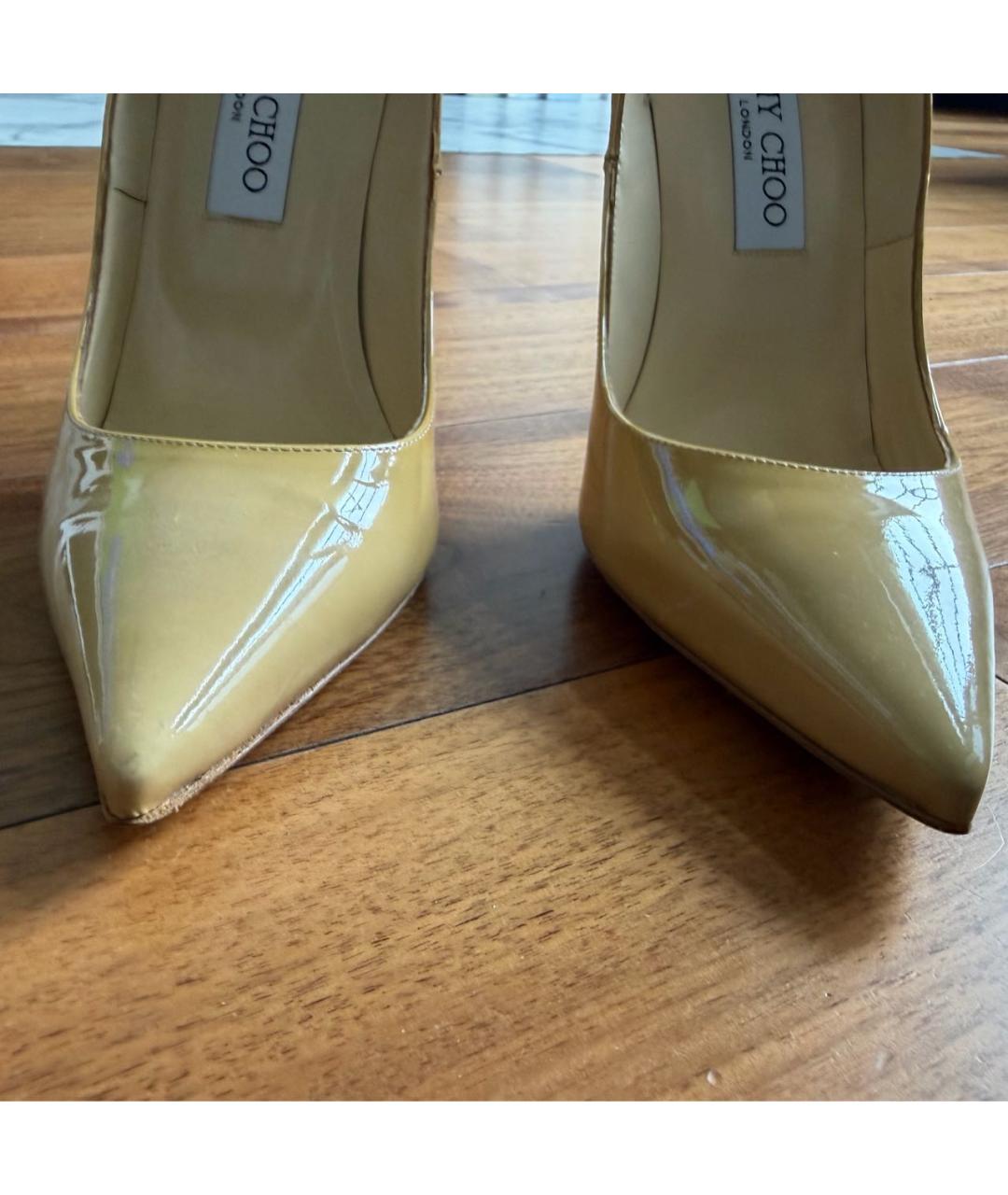 JIMMY CHOO Бежевые туфли из лакированной кожи, фото 5