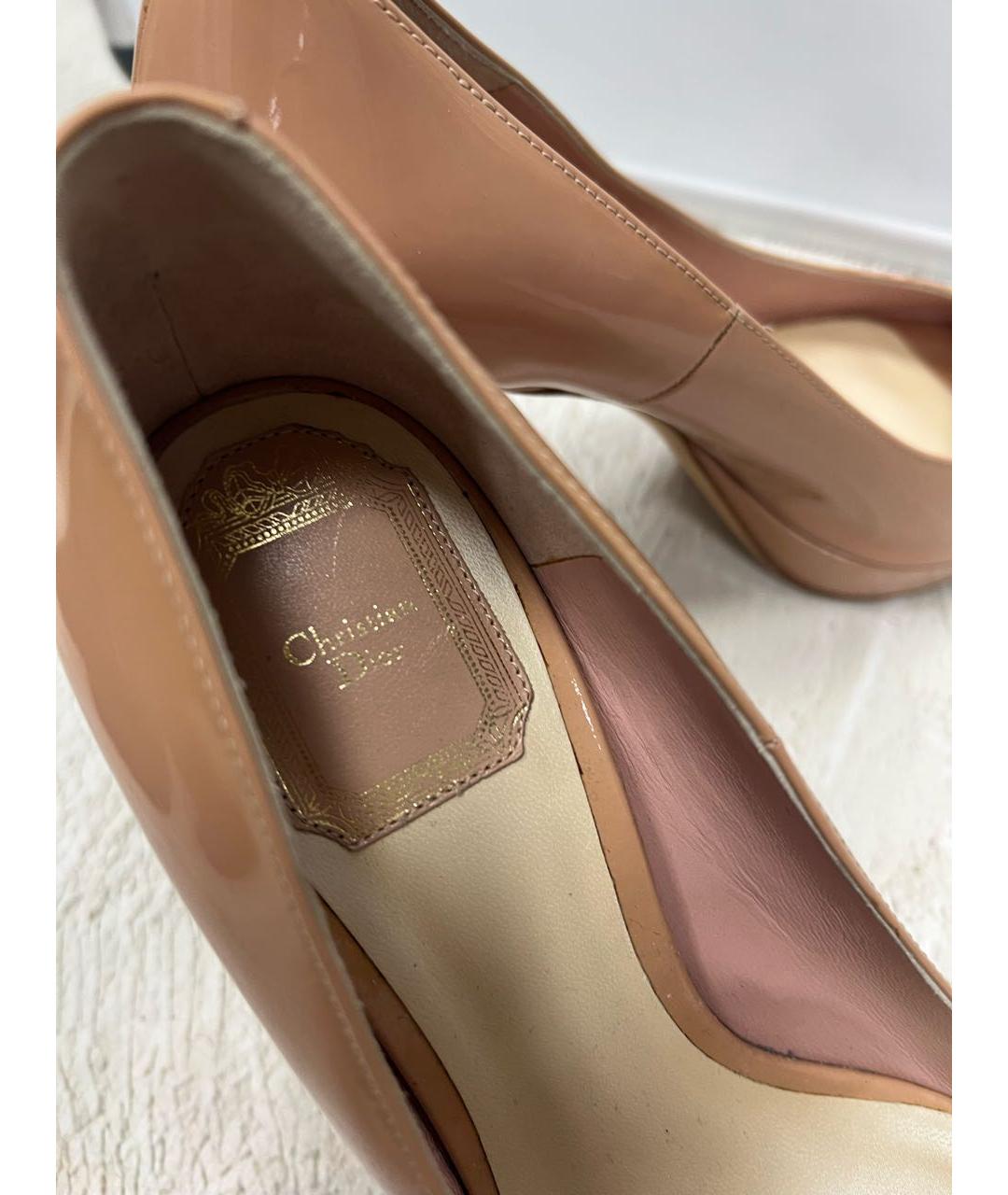 CHRISTIAN DIOR Коралловые босоножки из лакированной кожи, фото 4