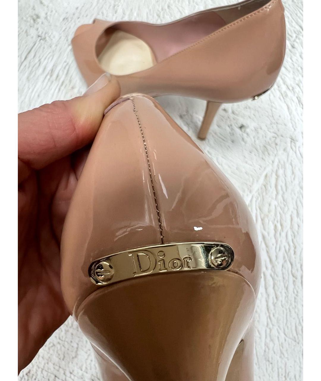 CHRISTIAN DIOR Коралловые босоножки из лакированной кожи, фото 5