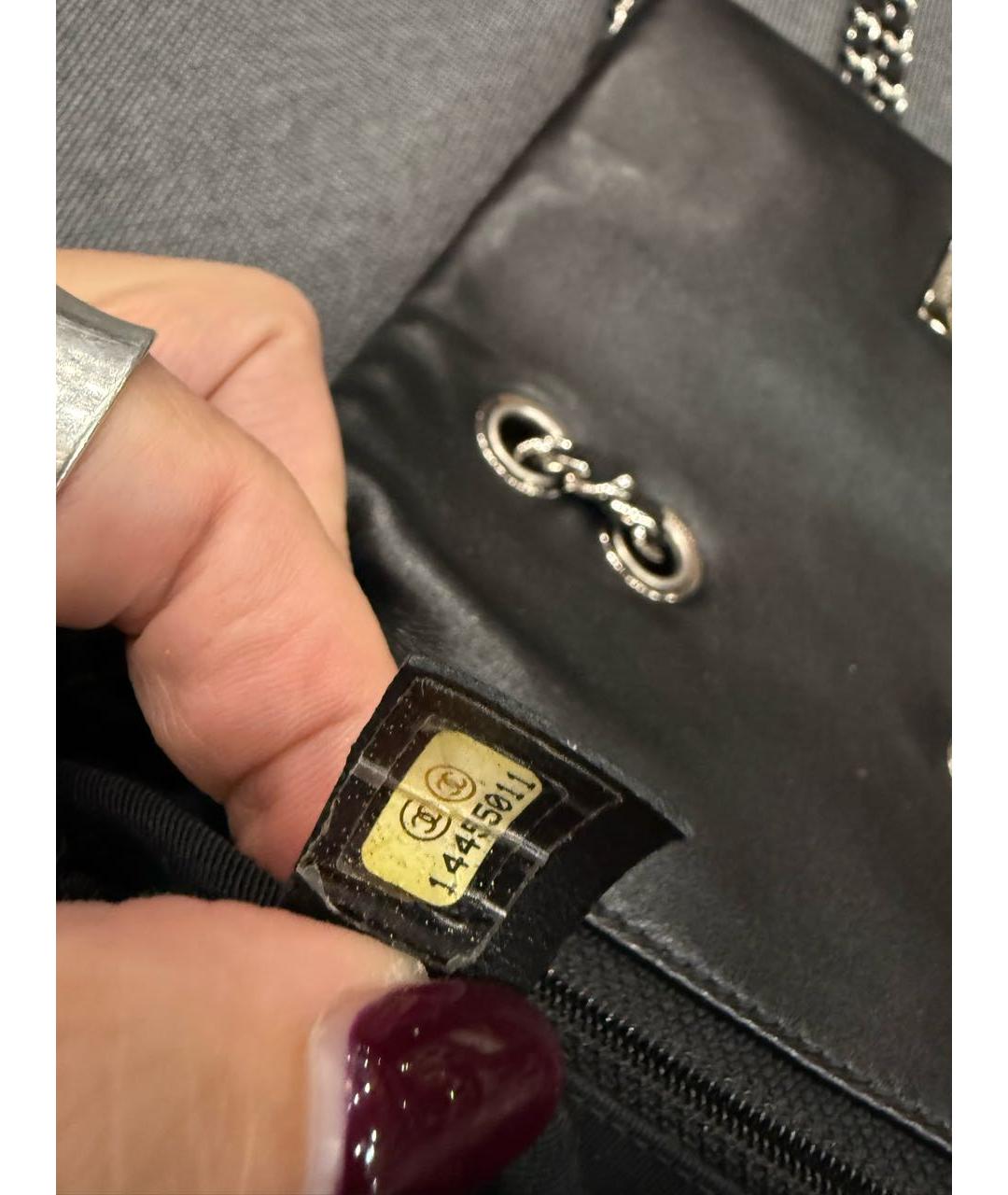 CHANEL Черная сумка через плечо из лакированной кожи, фото 2
