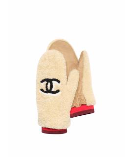 CHANEL Варежки
