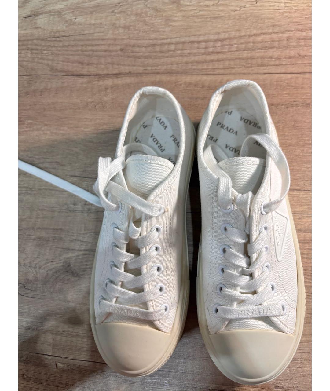 PRADA Белые текстильные кеды, фото 3