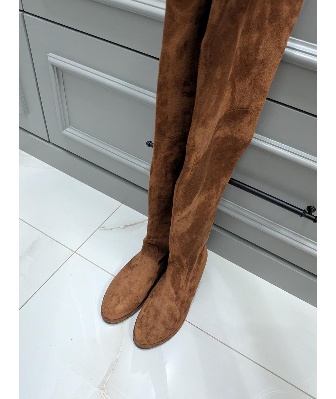 STUART WEITZMAN Коричневые замшевые ботфорты, фото 2