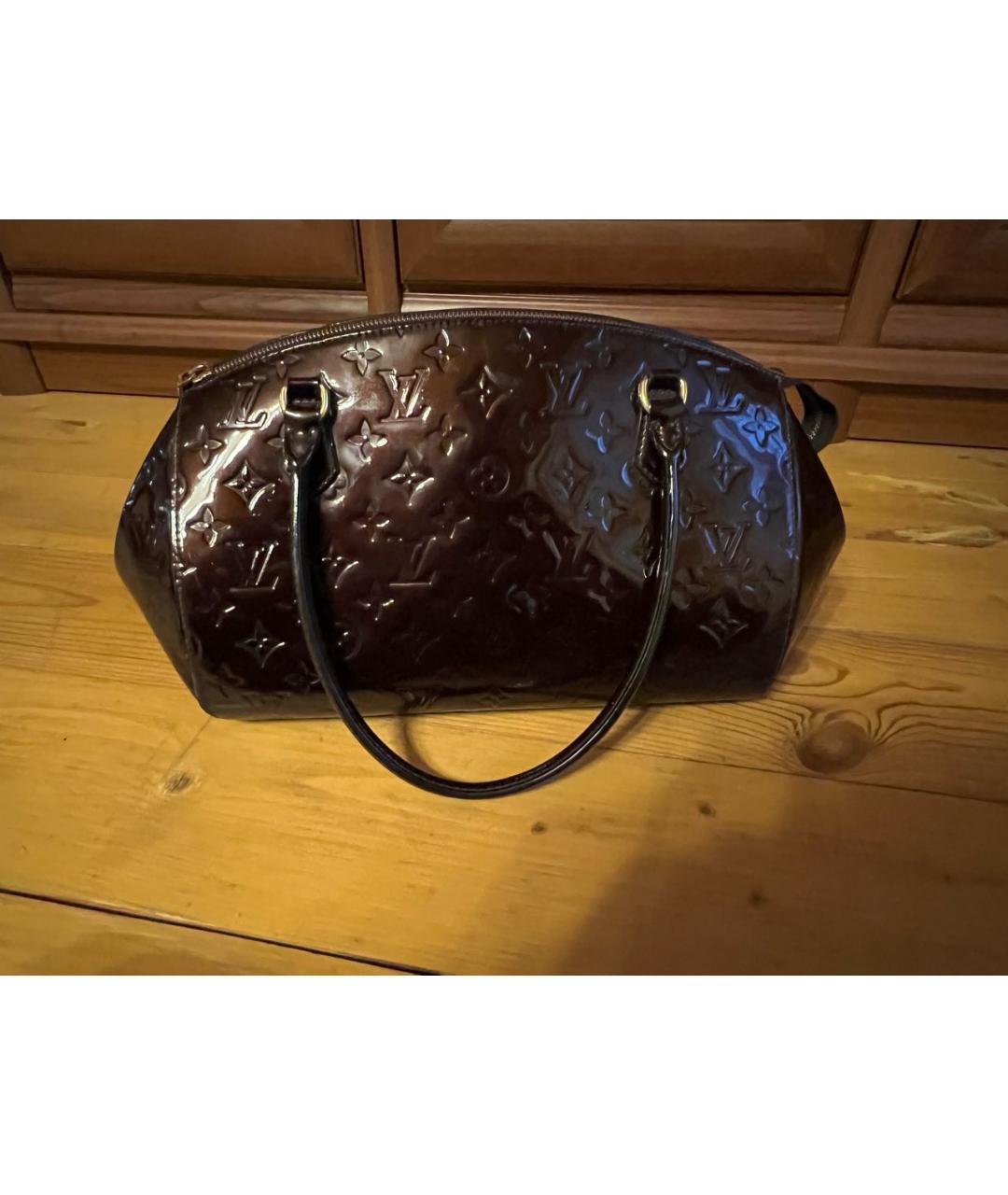 LOUIS VUITTON Бордовая сумка с короткими ручками из лакированной кожи, фото 9