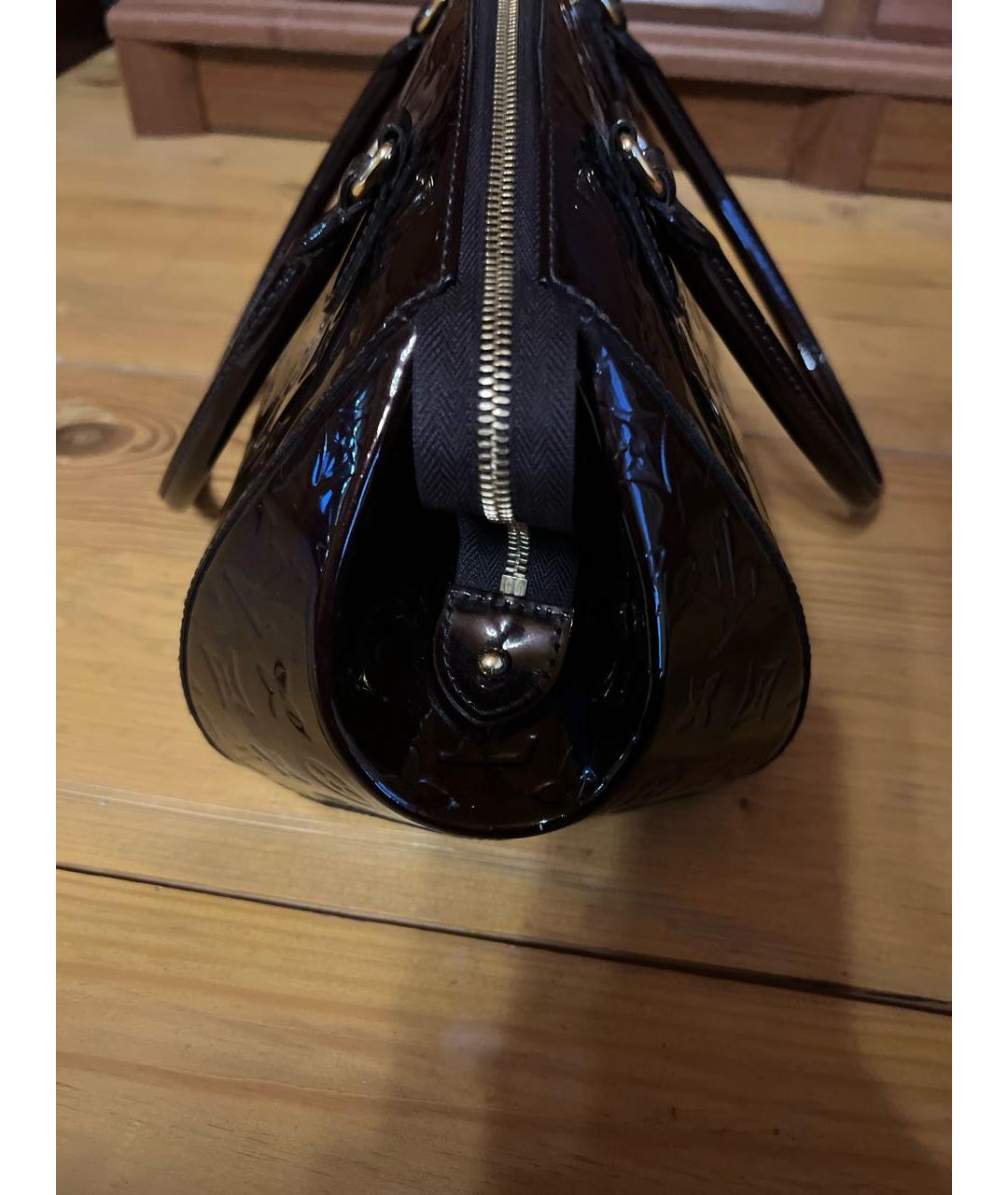 LOUIS VUITTON Бордовая сумка с короткими ручками из лакированной кожи, фото 5