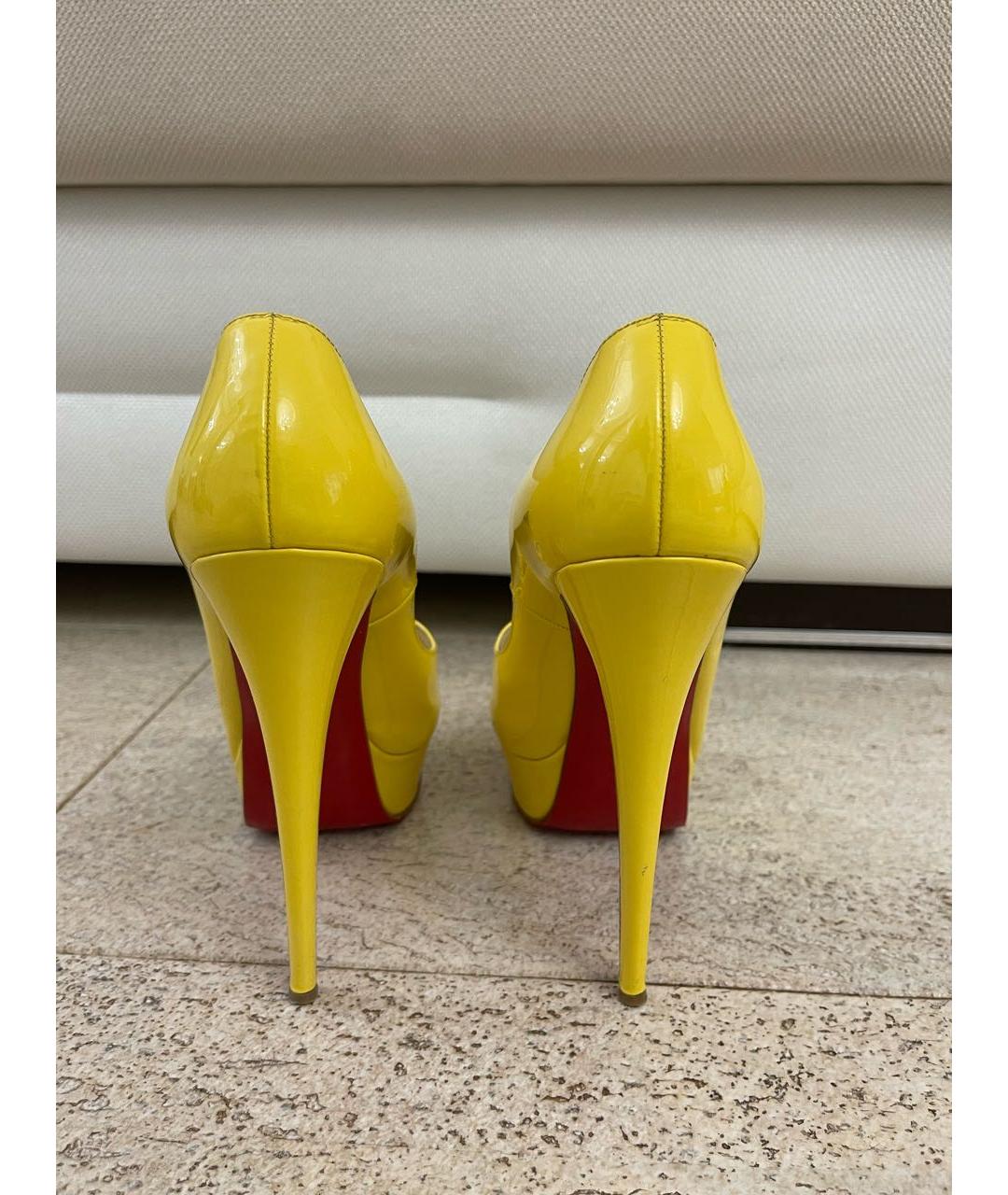 CHRISTIAN LOUBOUTIN Желтые туфли из лакированной кожи, фото 5