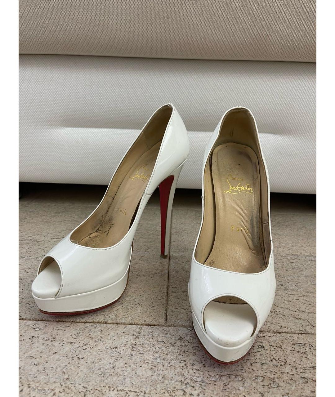 CHRISTIAN LOUBOUTIN Белые туфли из лакированной кожи, фото 7