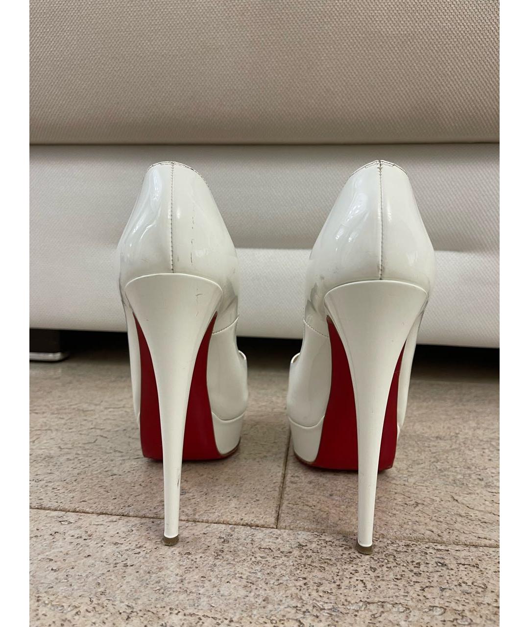 CHRISTIAN LOUBOUTIN Белые туфли из лакированной кожи, фото 3