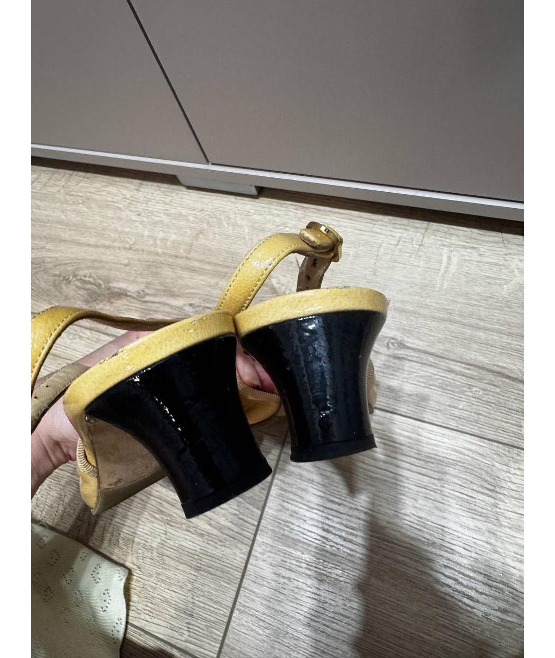 CHANEL Бежевые туфли из лакированной кожи, фото 3