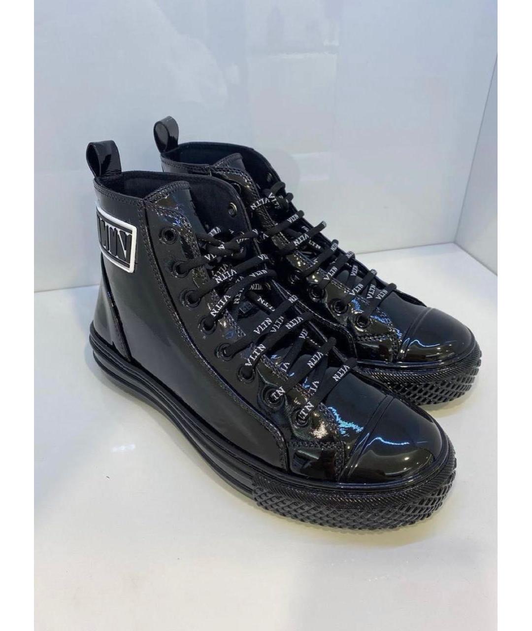 VALENTINO Черные кеды из лакированной кожи, фото 2