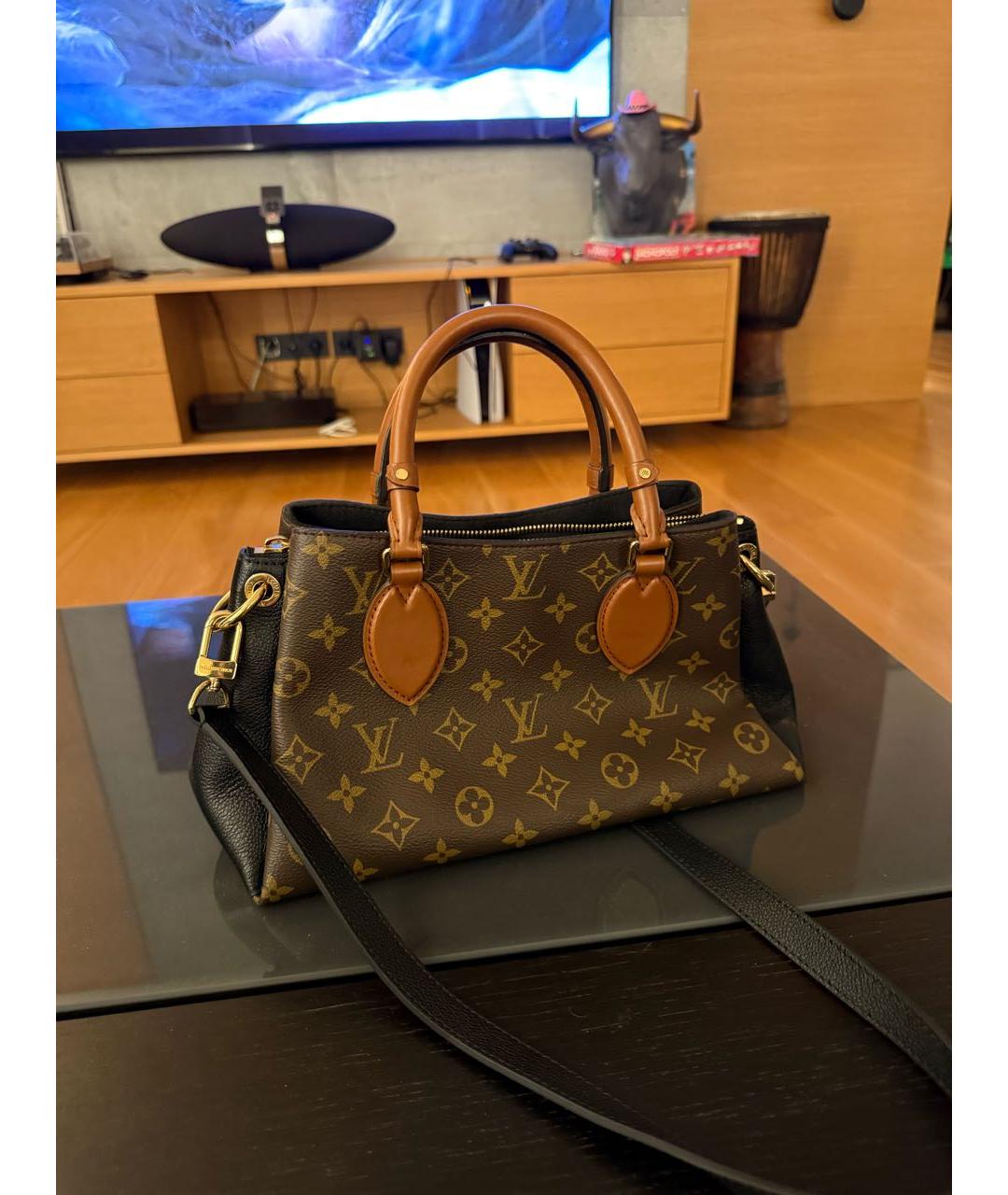 LOUIS VUITTON Коричневая кожаная сумка с короткими ручками, фото 3