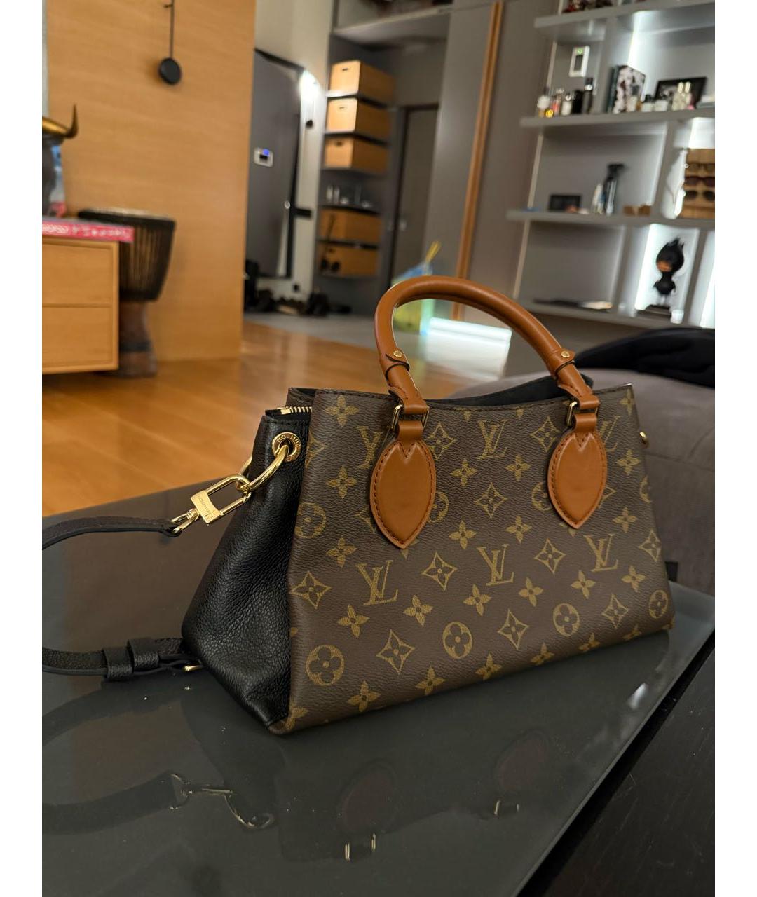 LOUIS VUITTON Коричневая кожаная сумка с короткими ручками, фото 2