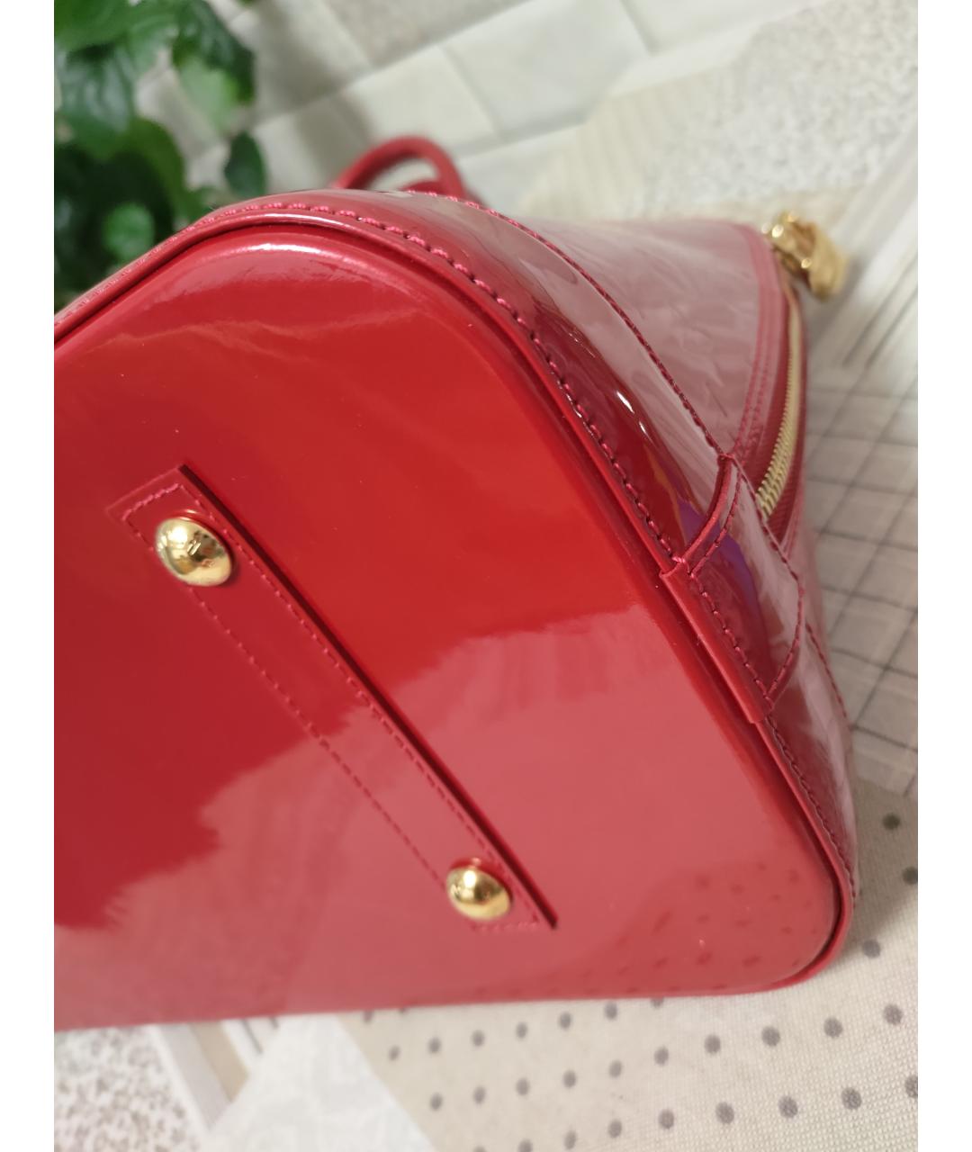 LOUIS VUITTON PRE-OWNED Красная сумка с короткими ручками из лакированной кожи, фото 6