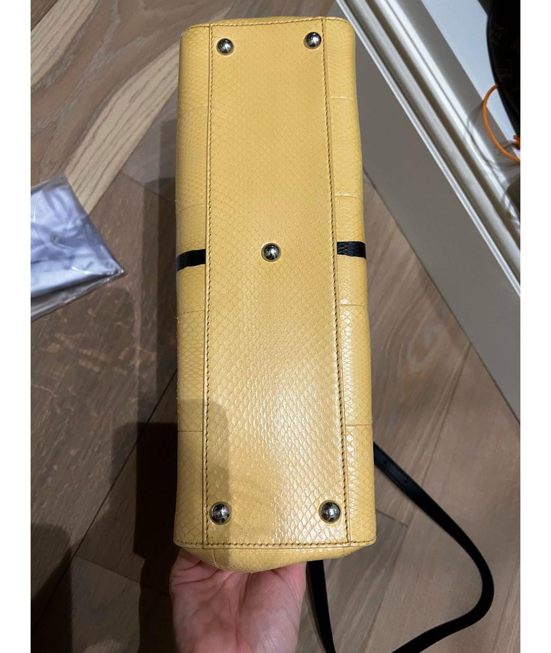 FENDI Желтая сумка через плечо из экзотической кожи, фото 5