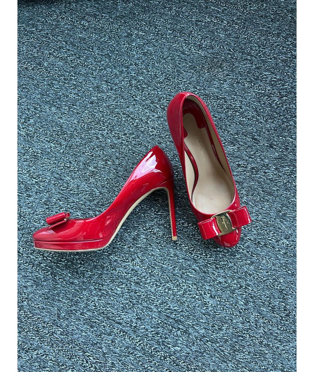 SALVATORE FERRAGAMO Красные туфли из лакированной кожи, фото 5