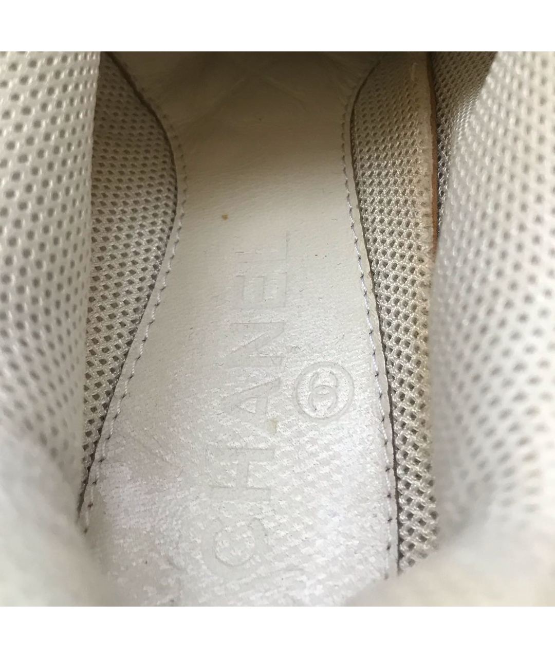 CHANEL PRE-OWNED Белые текстильные кроссовки, фото 4