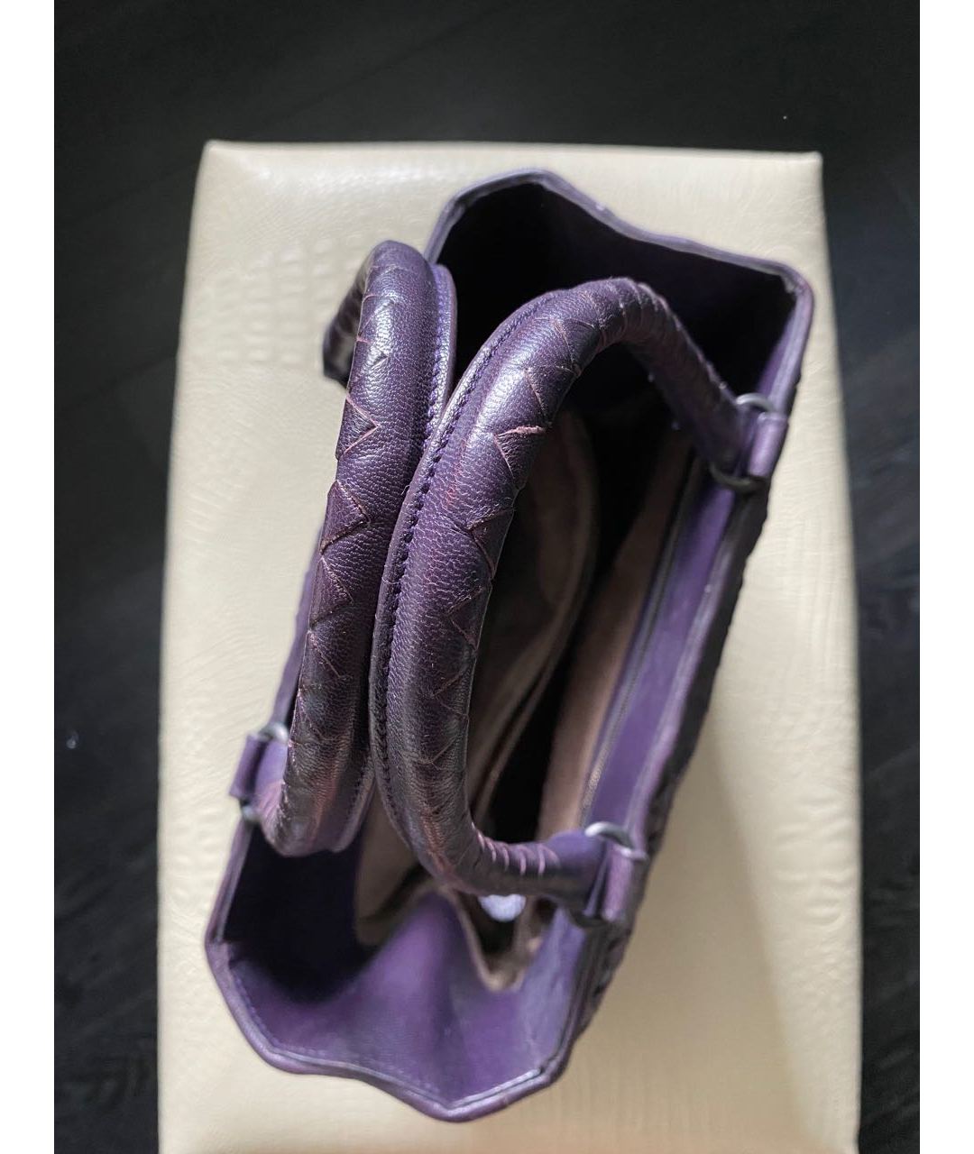 BOTTEGA VENETA Фиолетовая кожаная сумка тоут, фото 5