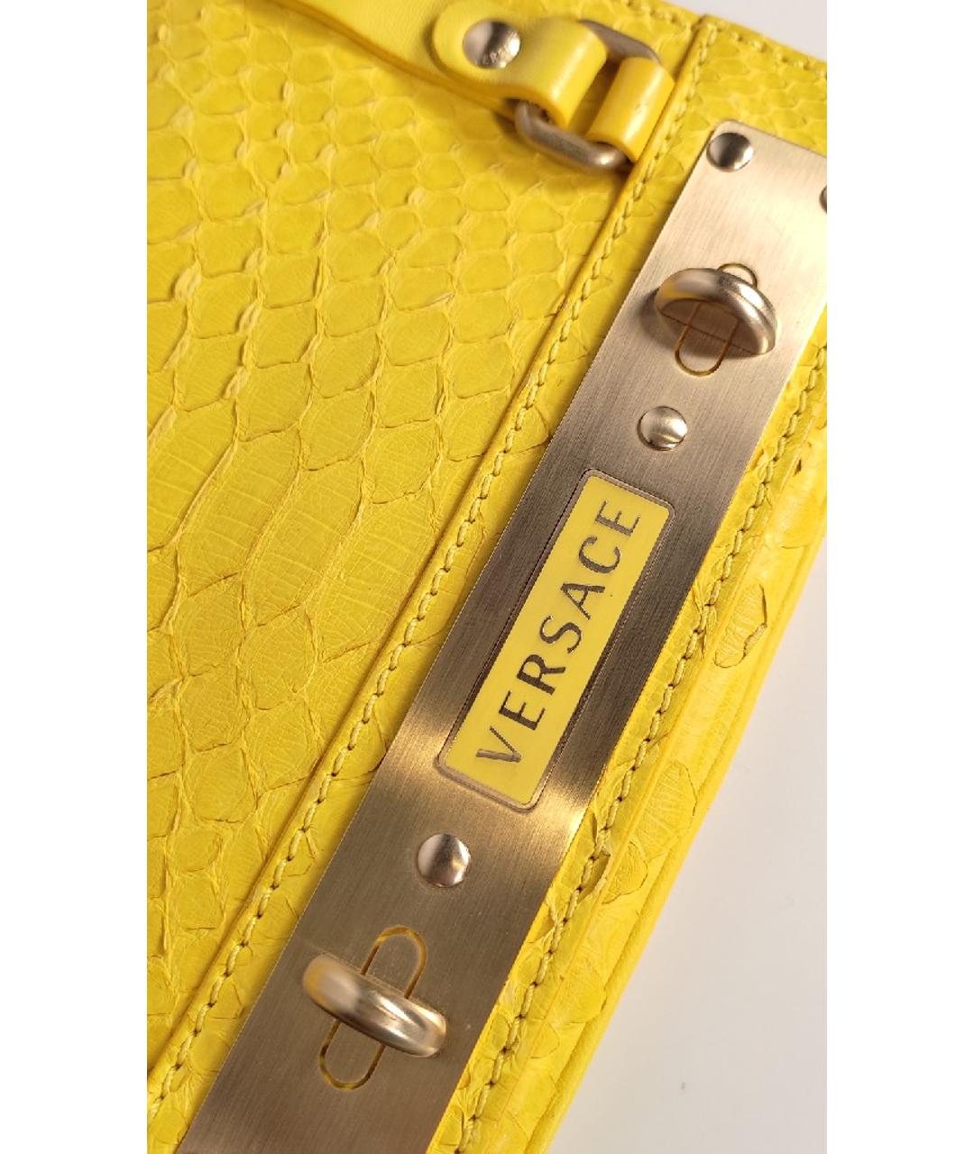 VERSACE Желтая сумка с короткими ручками из экзотической кожи, фото 4