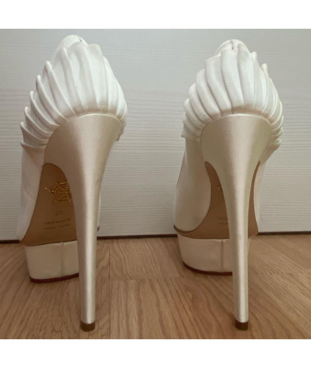 CHARLOTTE OLYMPIA Белые текстильные свадебные туфли на высоком каблуке, фото 4