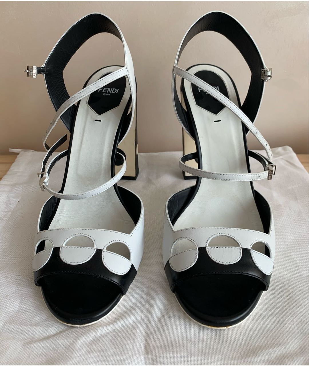 FENDI Белые кожаные туфли, фото 2