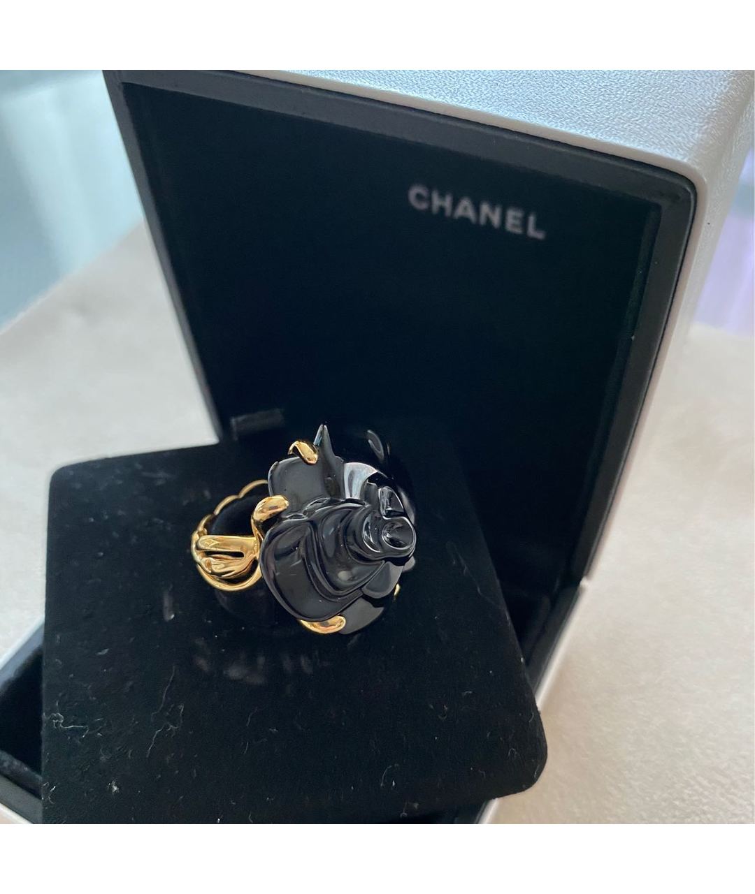 CHANEL PRE-OWNED Черное кольцо из желтого золота, фото 5