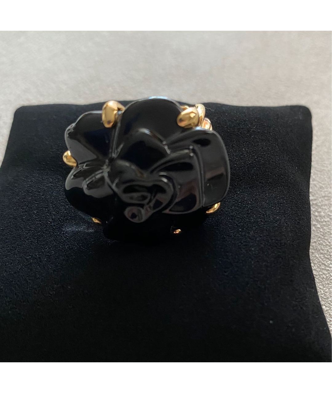 CHANEL PRE-OWNED Черное кольцо из желтого золота, фото 2