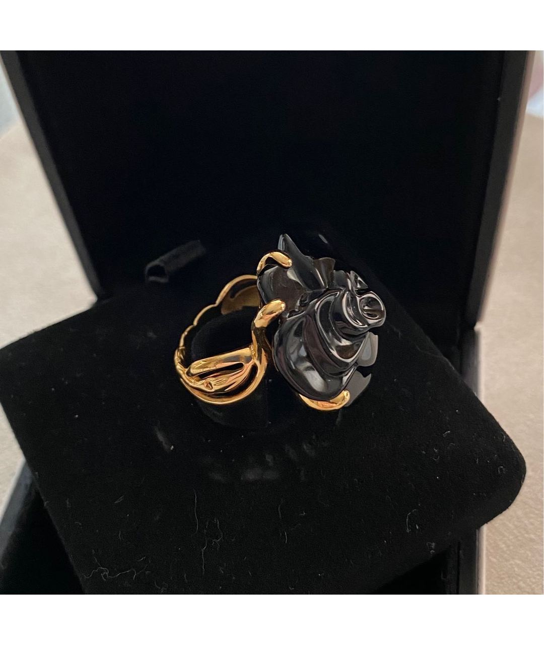 CHANEL PRE-OWNED Черное кольцо из желтого золота, фото 4