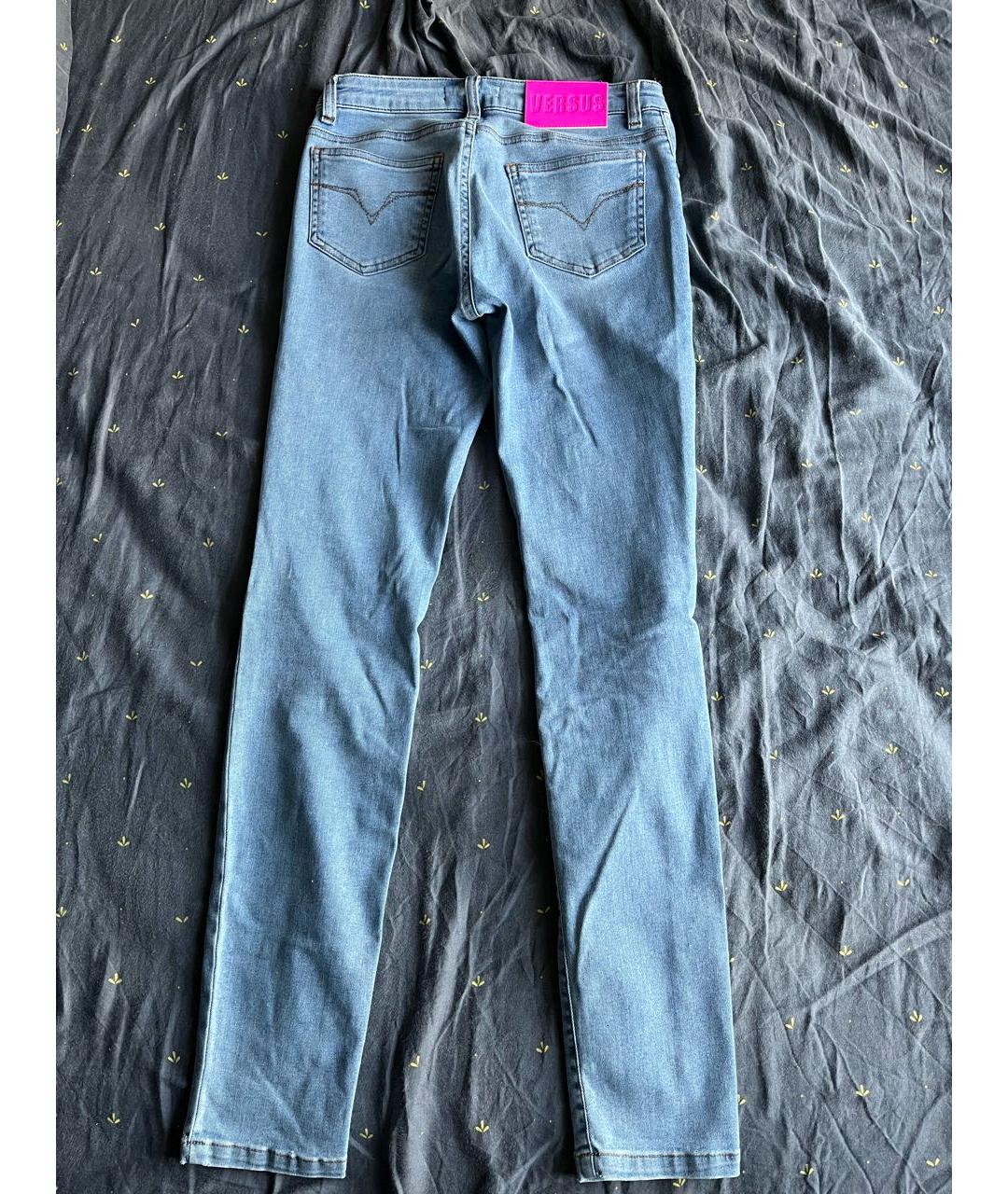 VERSUS VERSACE Голубые хлопко-эластановые джинсы слим, фото 2