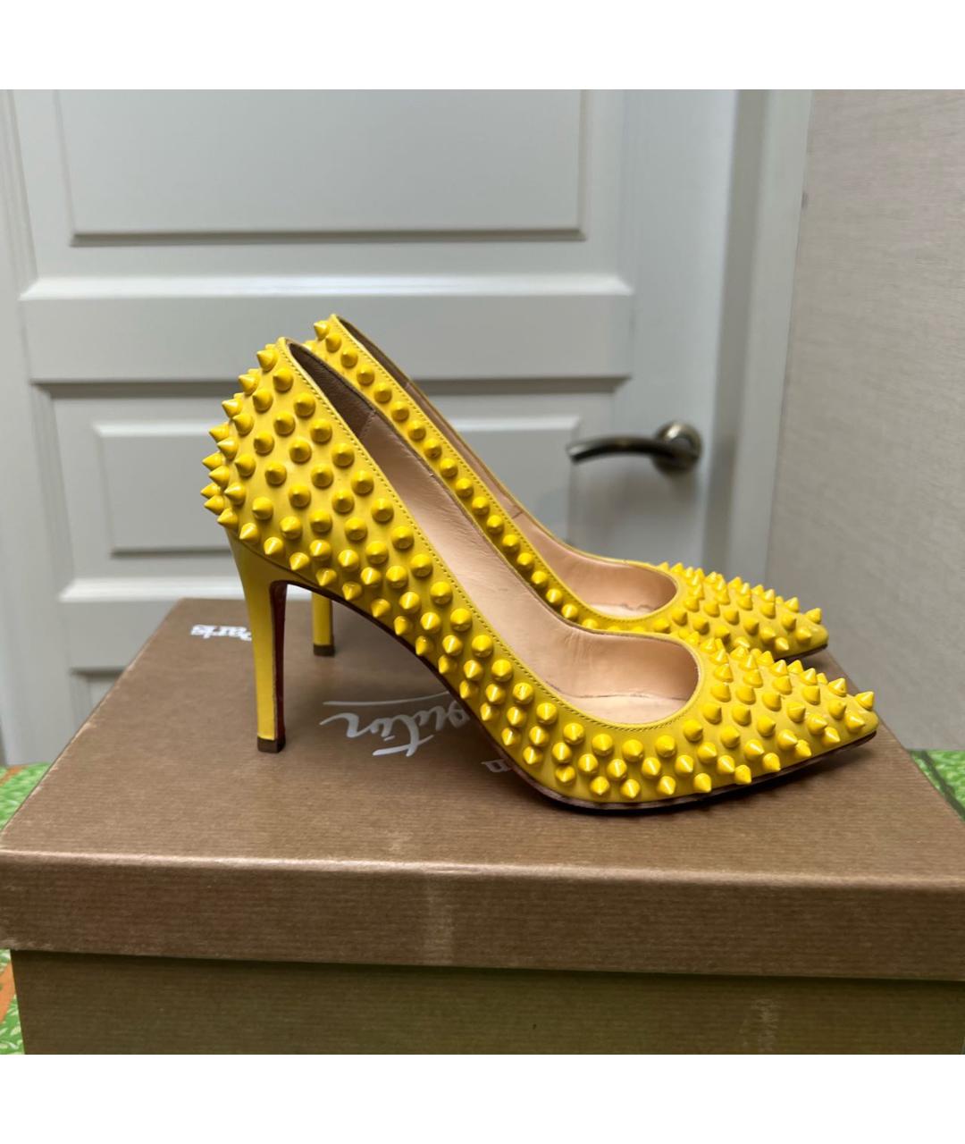 CHRISTIAN LOUBOUTIN Желтые кожаные туфли, фото 8