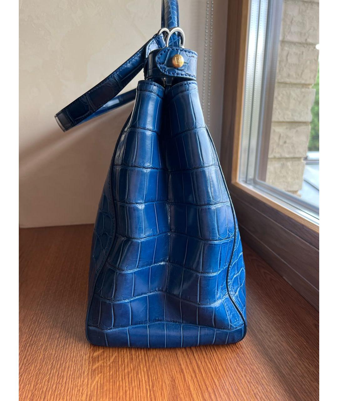 FENDI Синяя сумка с короткими ручками из экзотической кожи, фото 3