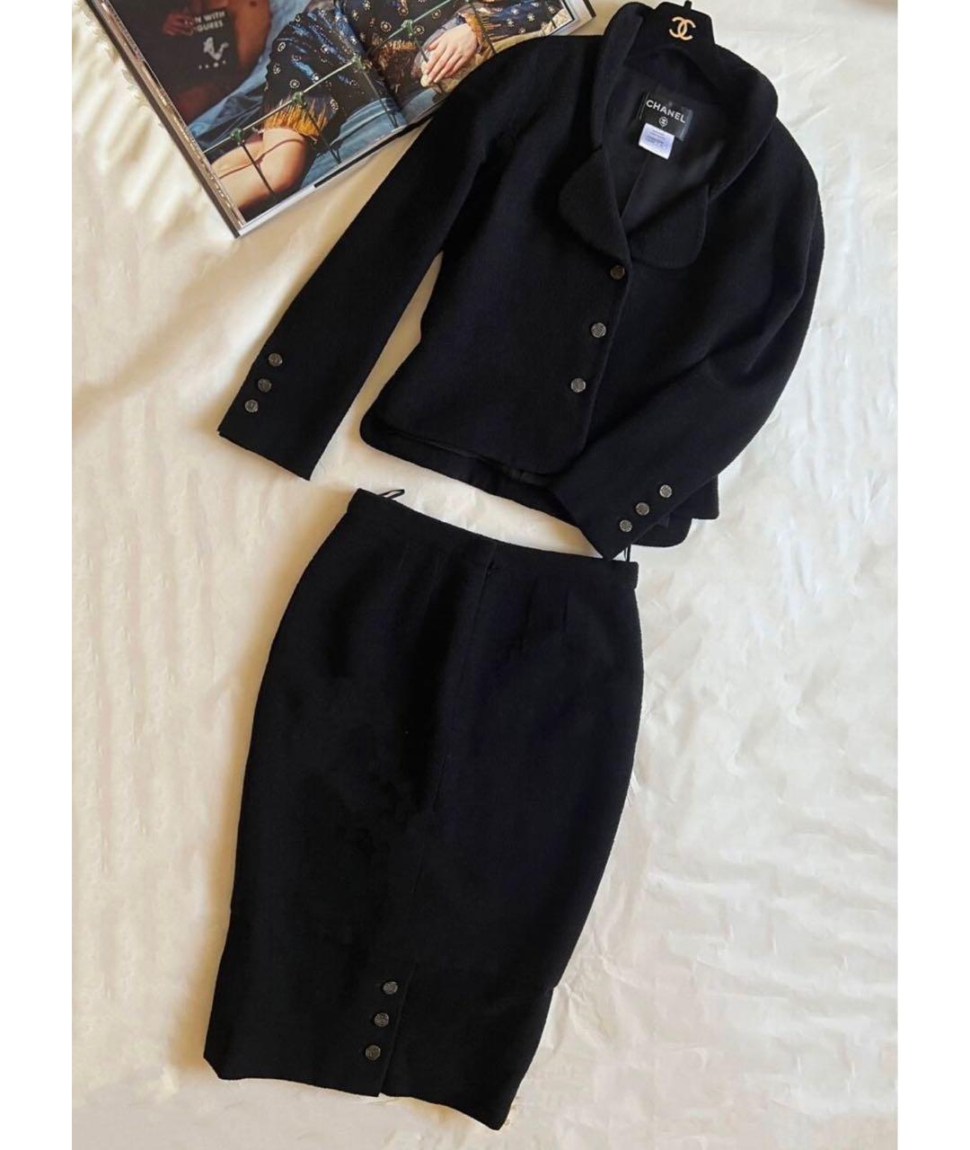 CHANEL PRE-OWNED Черный твидовый костюм с юбками, фото 7
