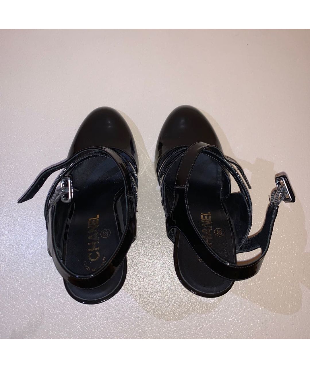 CHANEL PRE-OWNED Черные туфли из лакированной кожи, фото 3