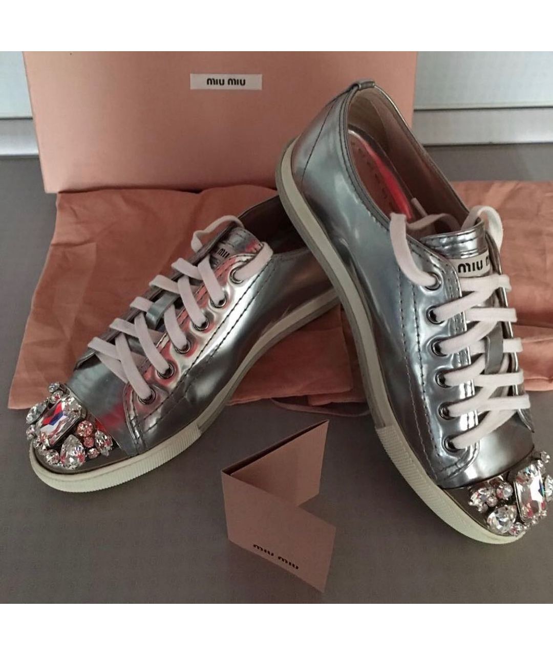 MIU MIU Серебряные кроссовки из искусственной кожи, фото 5