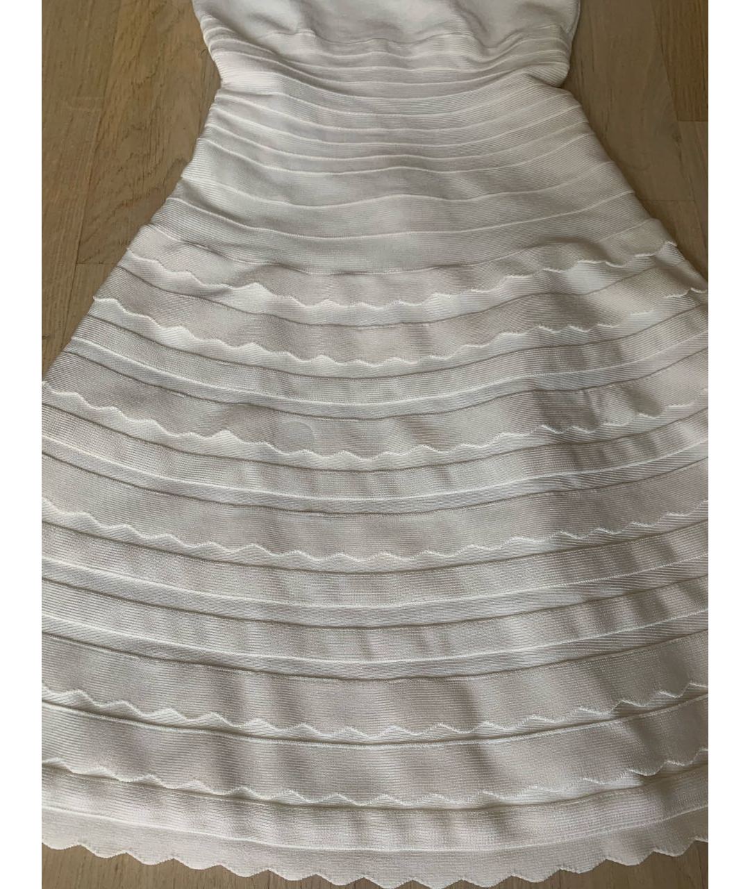 HERVE LEGER Бежевое вискозное коктейльное платье, фото 5
