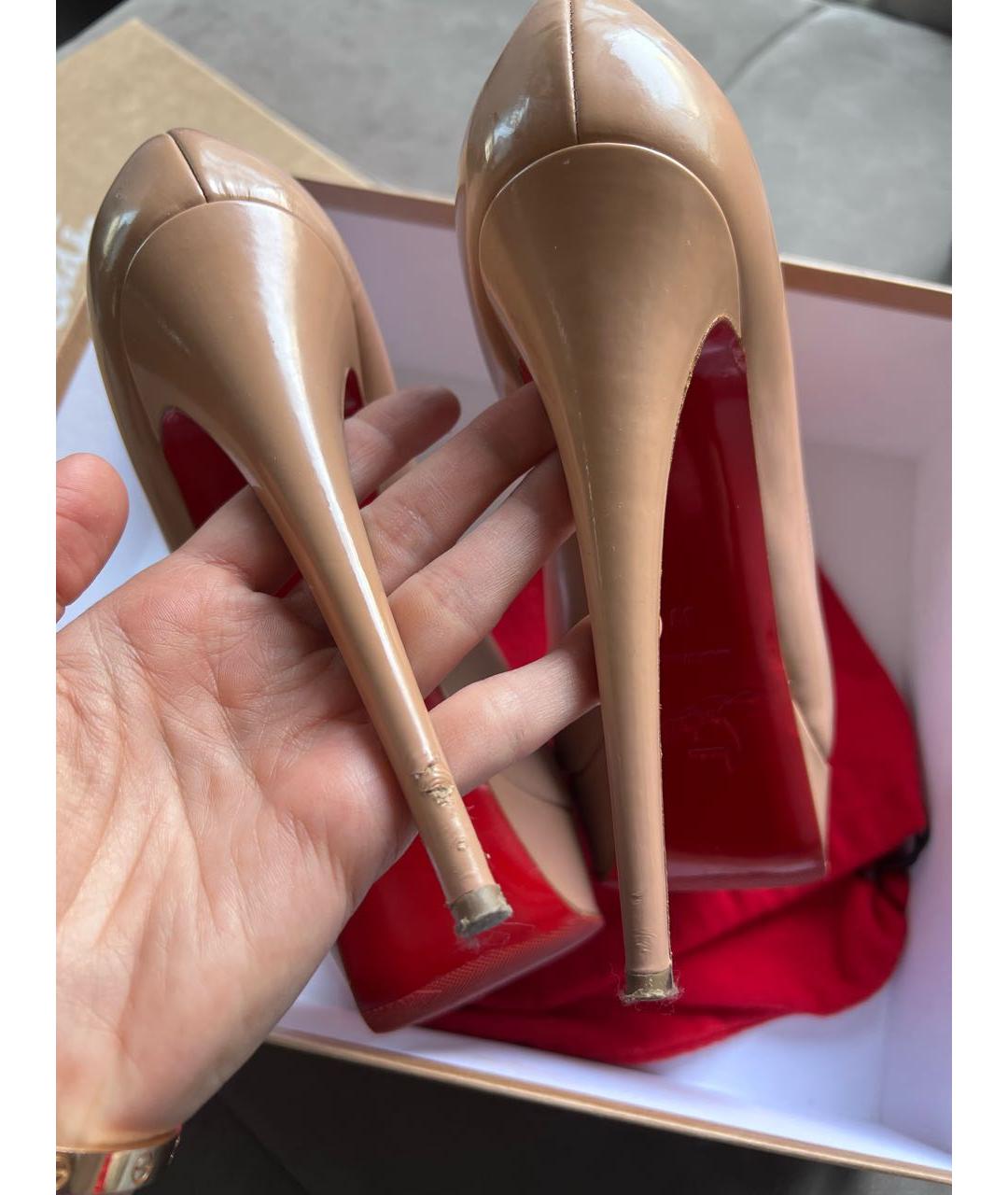 CHRISTIAN LOUBOUTIN Бежевые туфли из лакированной кожи, фото 3