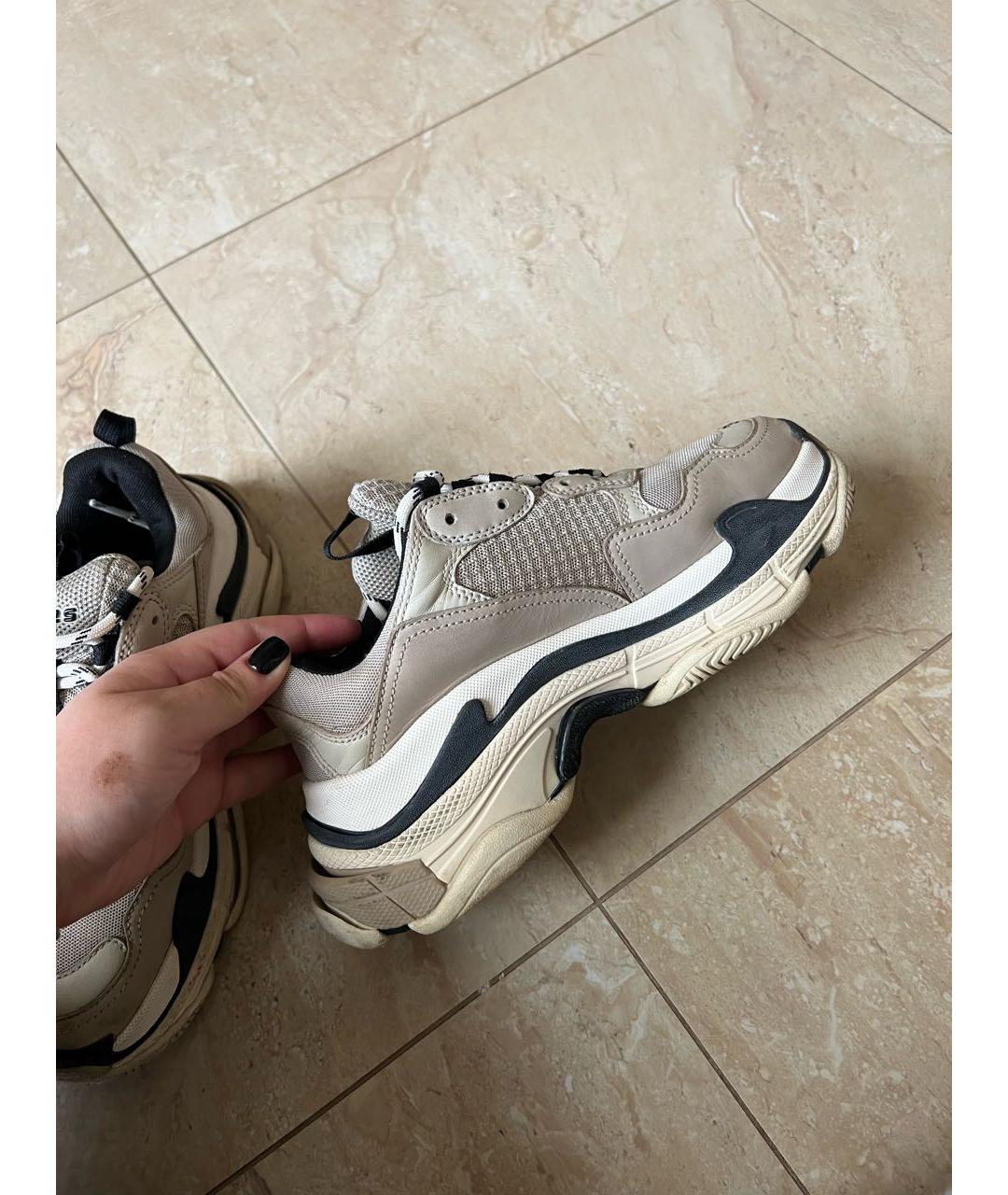 Balenciaga triple s store gris