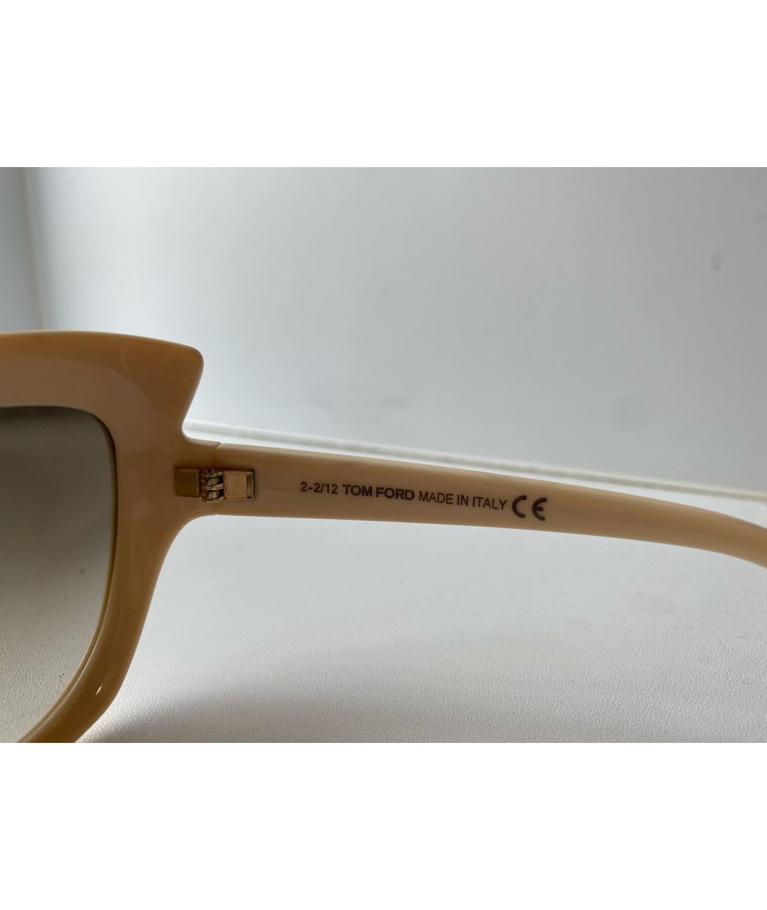 TOM FORD Бежевые пластиковые солнцезащитные очки, фото 4